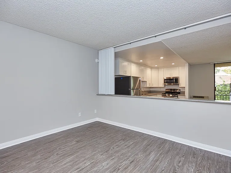 Ariel Court Apts — Photo 9