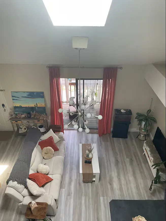 2 bed, 1250 sqft, $1,900 — Photo 2