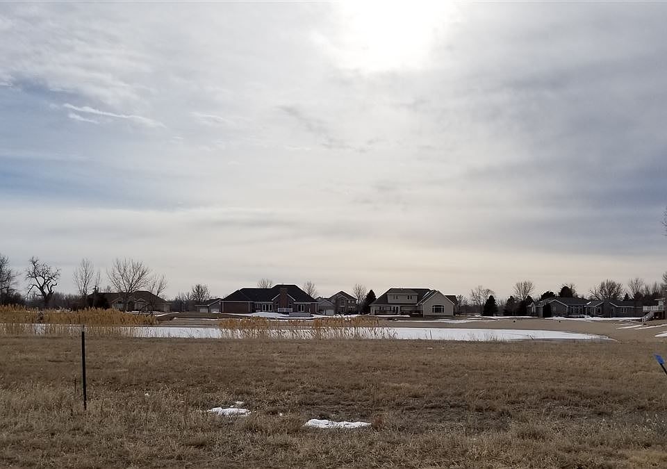 1st image of 607 Emerald Dr