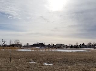 607 Emerald Dr, Kearney, NE 68847