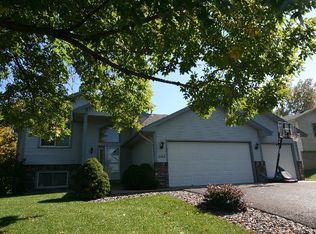 1111 Lake Susan Dr, Chanhassen, MN 55317