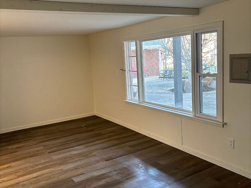 1st image of 19 California Dr APT 3