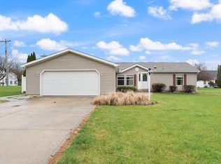 511 N Mid Lake Dr, North Webster, IN