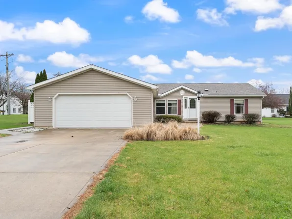 511 N Mid Lake Dr, North Webster, IN 46555