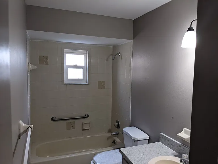 152 E Towne Pl — Photo 4