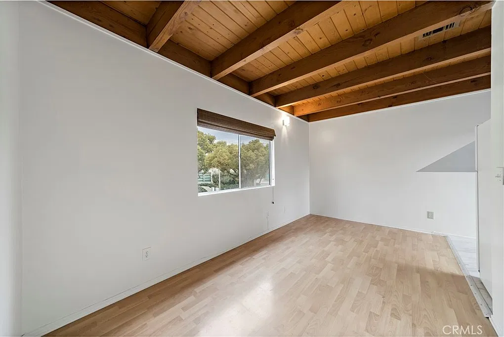 2 bed, 1000 sqft, $4,100 — Photo 4