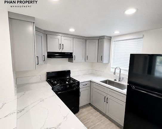 5th image of 1117 E 4th St APT 7