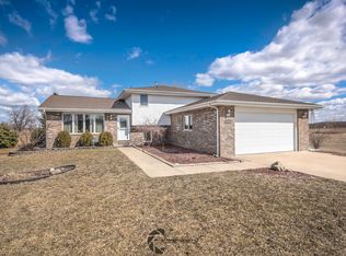 185 Highpoint Dr, Essex, IL