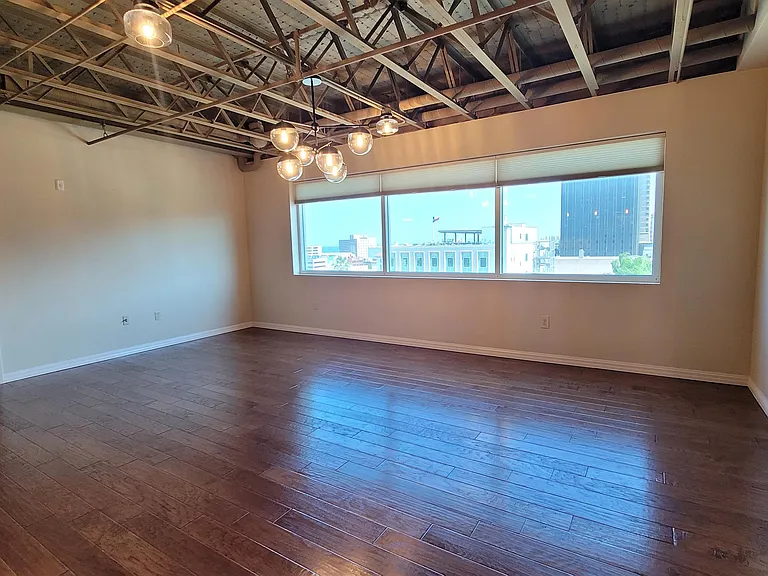 901 N Upper Broadway #1 — Photo 12