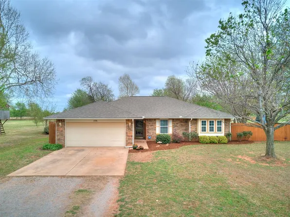106 Oakwood Dr, Tuttle, OK 73089
