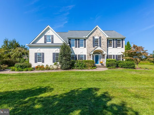 2 Honeysuckle Ln, Kennett Square, PA 19348