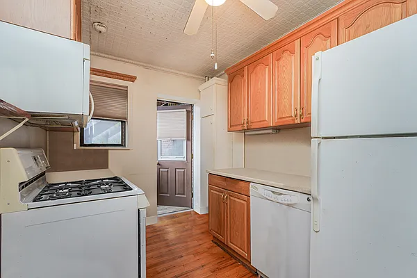 Sold by Ben Bay Realty Co. of Bay Ridge | media 34