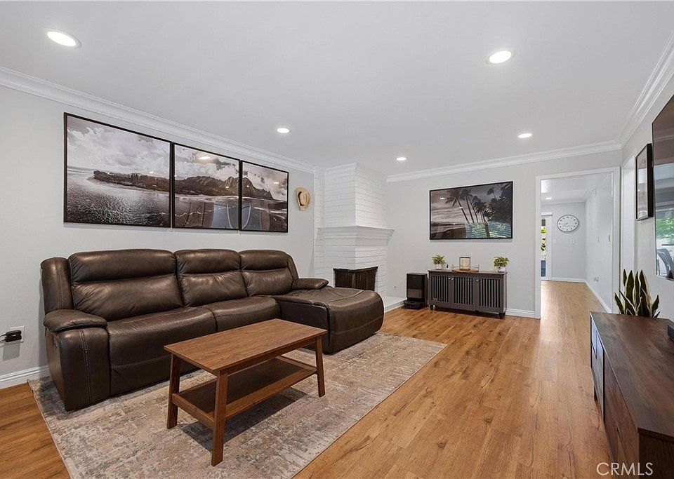 1st image of 3131 Laurel Ave Unit 9