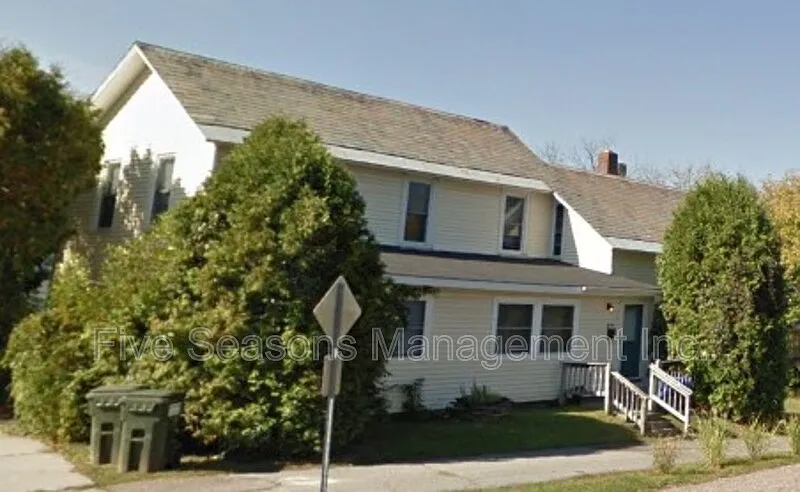 3 bed, 1.0 bath, 1200 sqft, $3,150 — Photo 1