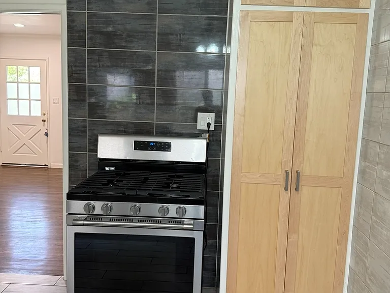 428 W Stocker St #3 — Photo 5