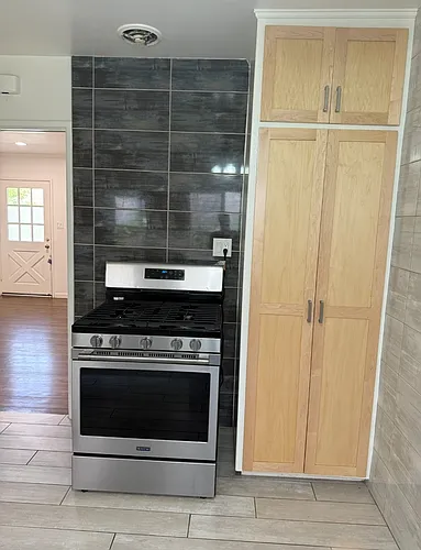 428 W Stocker St #3 Photo 1