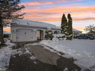 4 Harrogate La, Manchester, NJ 08759