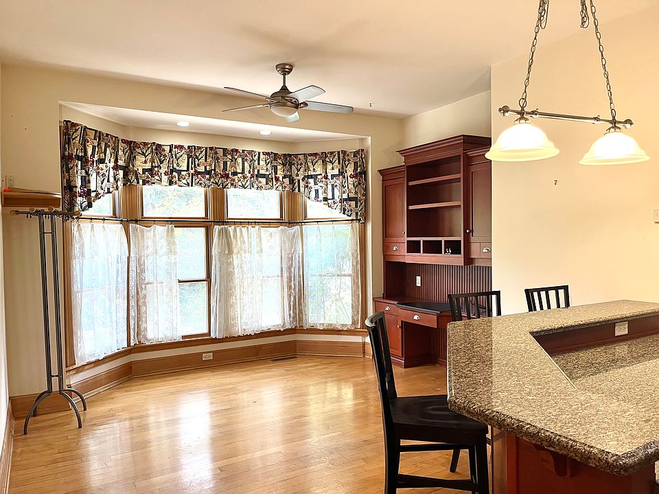Eat-In Kitchen