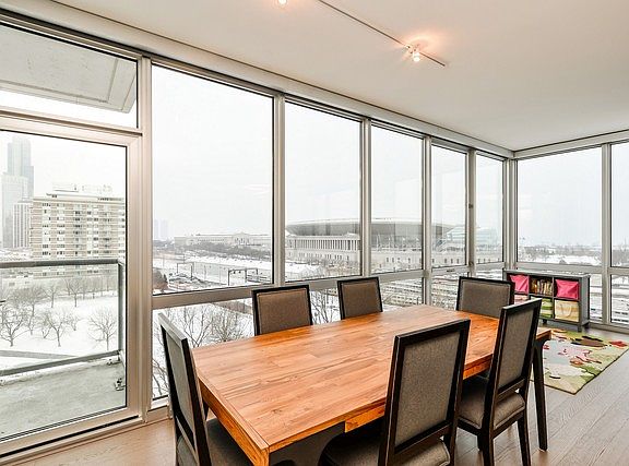5th image of 1629 S Prairie Ave #901
