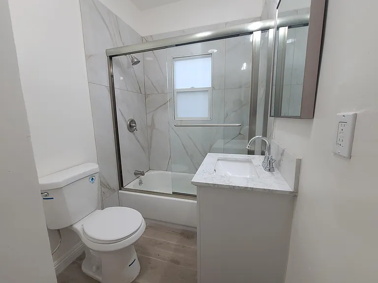 512 N Spaulding Ave #3/4 — Photo 4