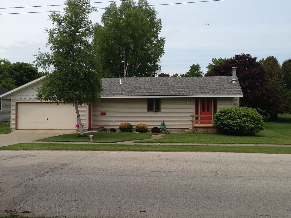 1st image of 740 Arbutus Ave