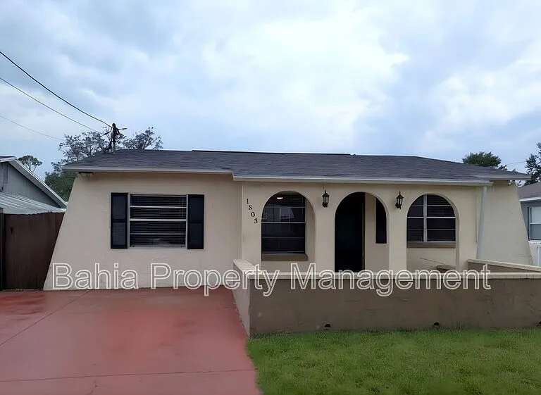 1803 E Humphrey St — Photo 1