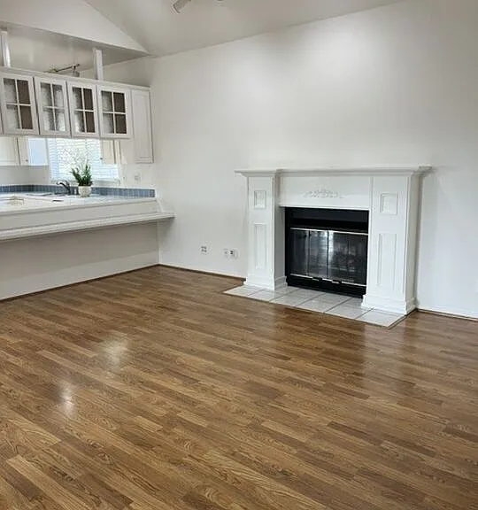 2561 Mayfield Ave — Photo 9