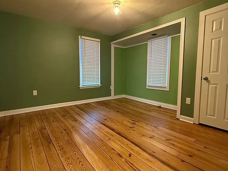 960 Maple St — Photo 16