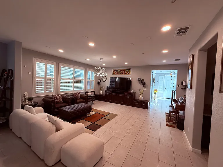 630 W Huntington Ave — Photo 23
