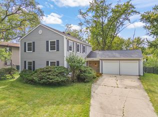 2S630 Devonshire Ln, Glen Ellyn, IL 60137