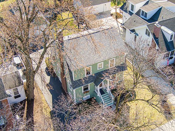3rd image of 323 Hawthorne Blvd