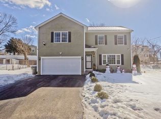 19 Woodrow St, Springfield, MA 01119