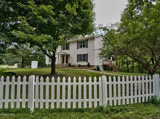 211 Sweetwater Ln, East Stroudsburg, PA 18301