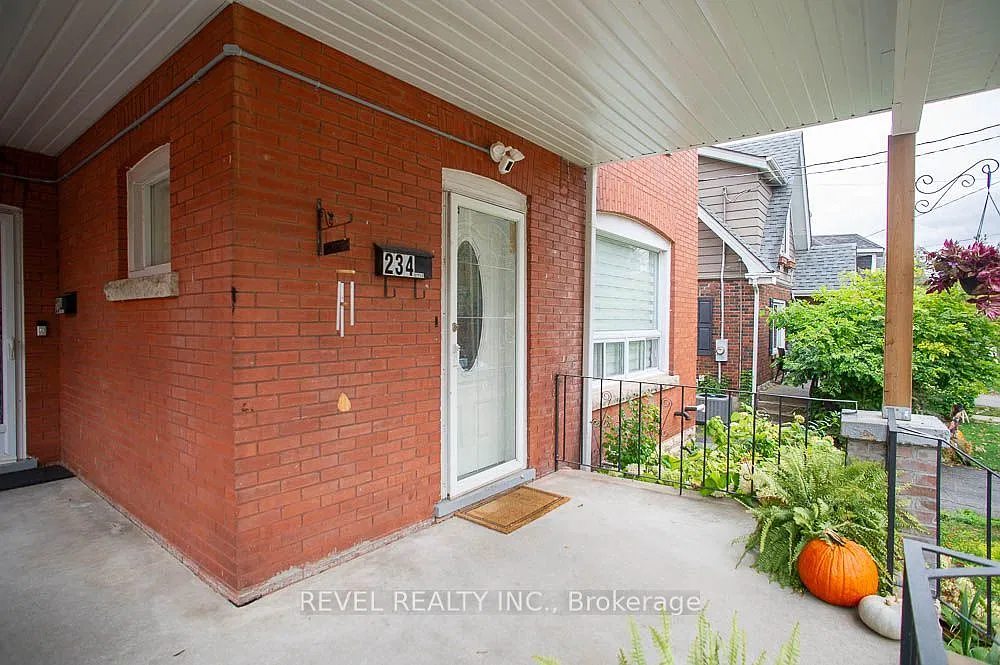 2 bed, $1,900 — Photo 4
