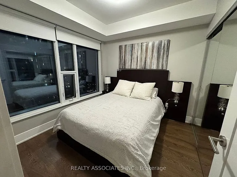 10 York St #2907 — Photo 53