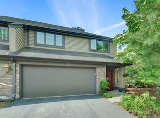 18 Sandburg Ct, Mahwah, NJ 07430