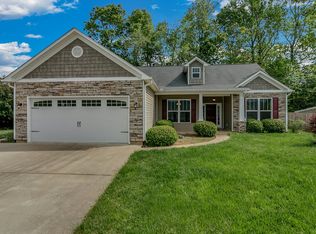 4 Forestwood Rd, Weaverville, NC 28787