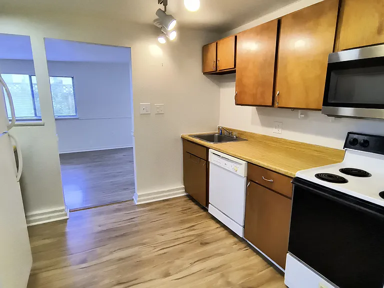 11733.5 17th Ave NE #11733-1/2 — Photo 6