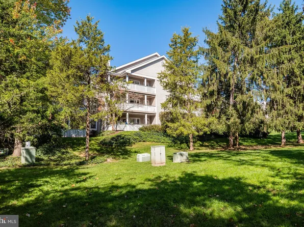 14313 Climbing Rose Way APT 305, Centreville, VA 20121