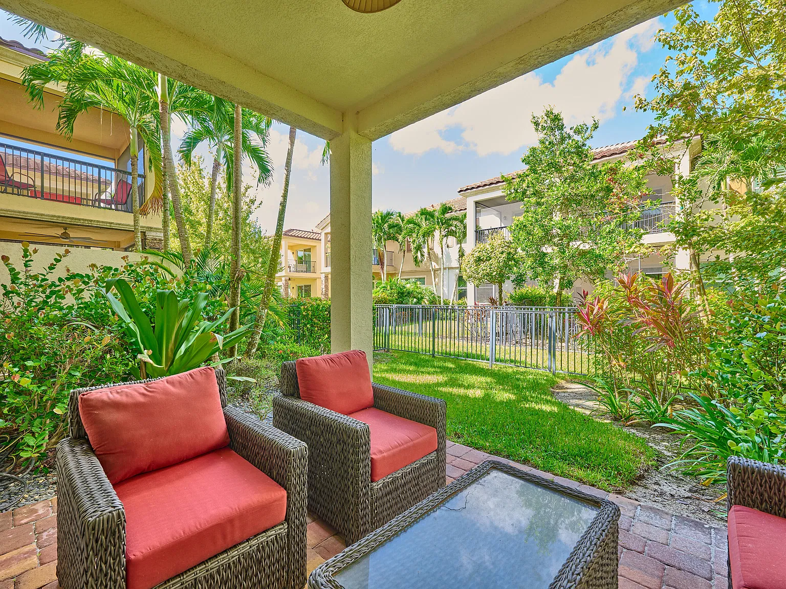 3 bed, 2.5 bath, 2335 sqft, $9,500 — Photo 4