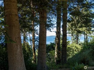 2140 Inverness Way, Coupeville, WA 98239