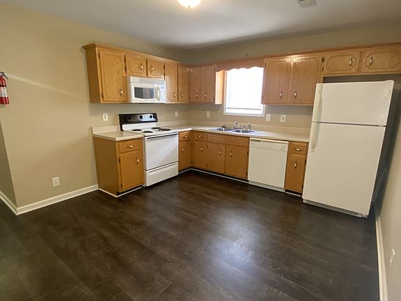 5th image of 280 Executive Ave APT A