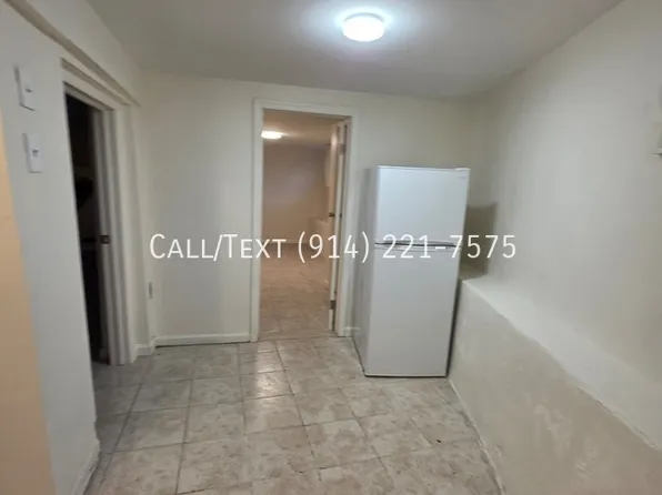 104 Oak St #1B, Yonkers, NY 10701