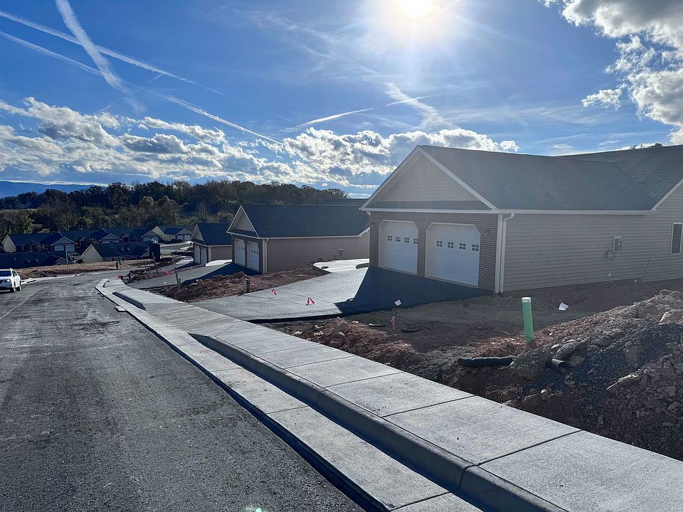 2nd image of 7 River Oak Dr