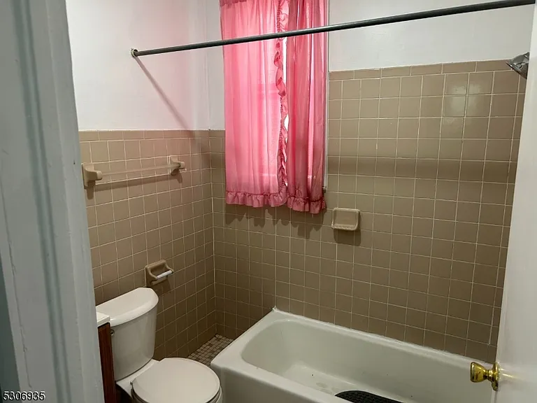 14 Bergen Ave — Photo 10