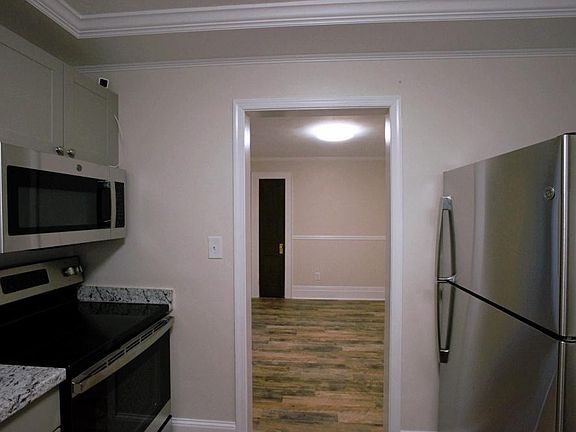 5th image of 319 23rd St APT 1