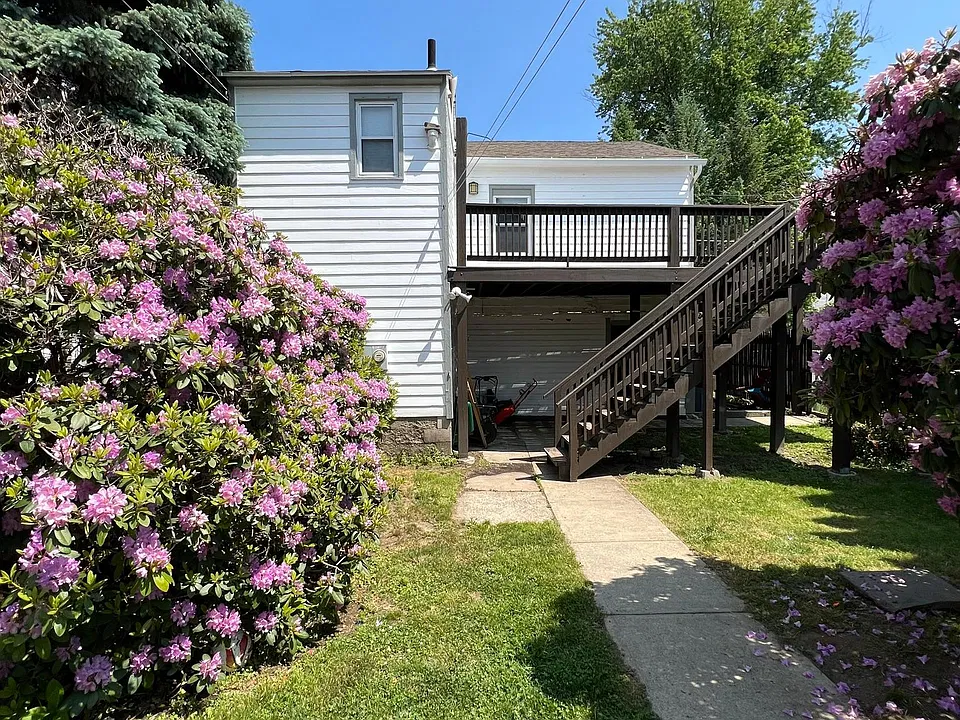27 1st St #2R