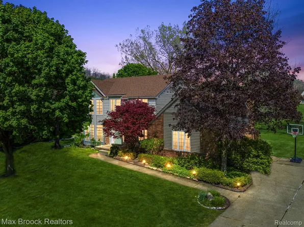 29280 Arlington Way Ct, Farmington Hills, MI 48331