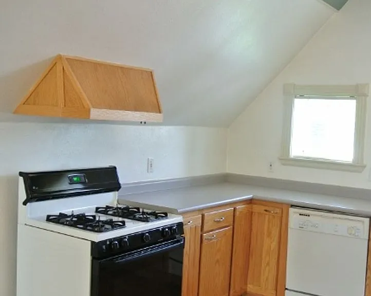 1105 1st Ave NE #3 — Photo 8