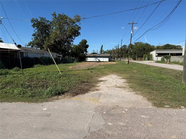 6417 Bobby Burns St, Houston, TX 77028